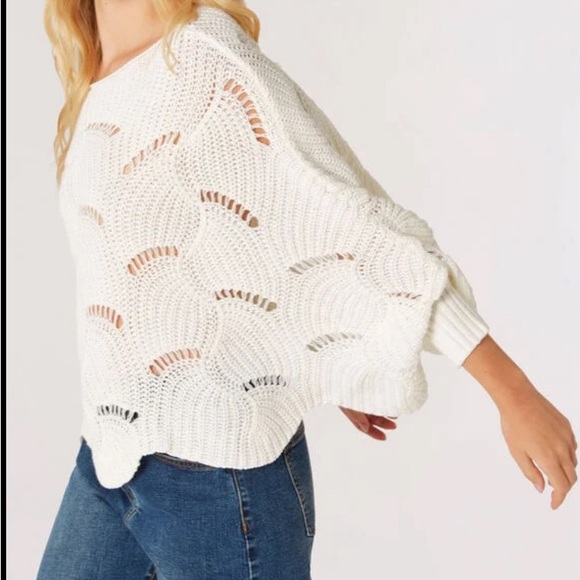 ❤️ Olia (Vici) Knit Bat Crochet Sweater ~ Size S  ❤️ - Picture 2 of 11